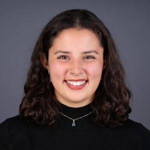 Professional headshot of student Raquel Dueñas '25