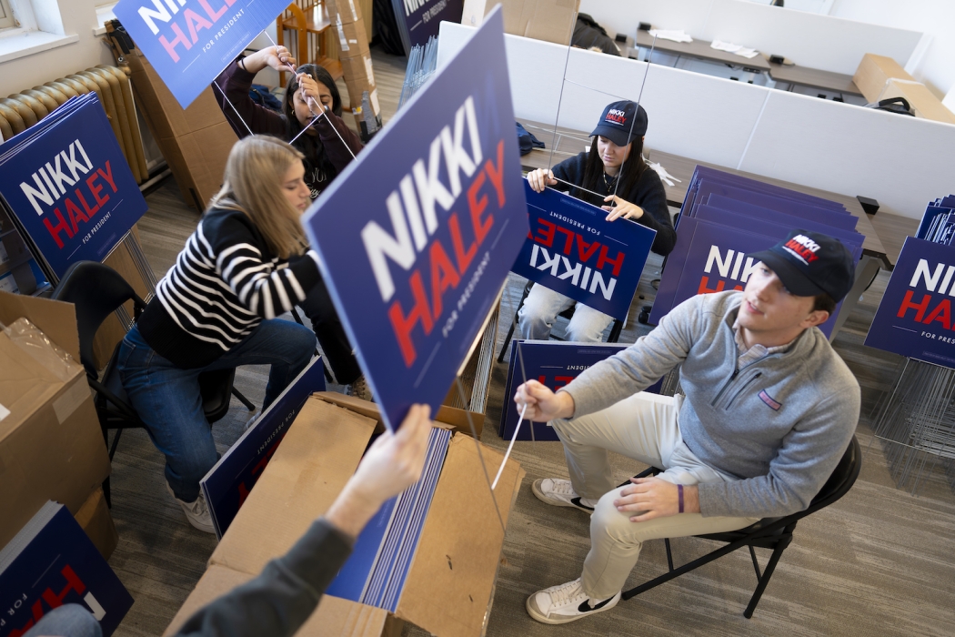 Alison Barrett ‘24, Shriya Biswas ‘26, Mia Raiti ‘26, Christopher Suter ‘25 and Robert Trovato ‘25 assisted with former South Carolina Gov. Nikki Haley’s campaign.