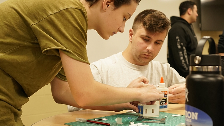 Elena Leslie ’27 and Garret  Kelly ’27 collaborate on a  studio apartment model in  Engineering Graphics