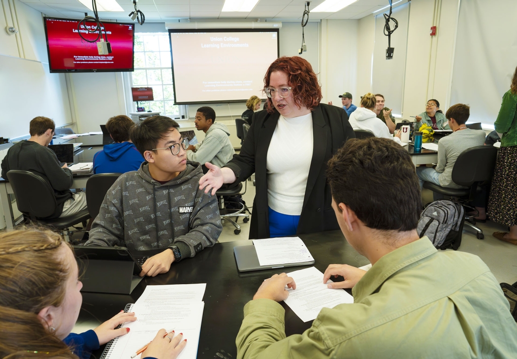 Associate Professor of English Jennifer Mitchell '04 in a classroom with students