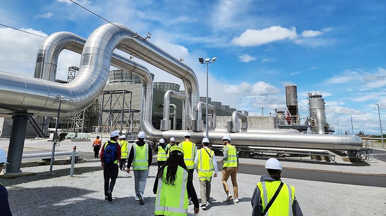 Students tour New Zealand power station